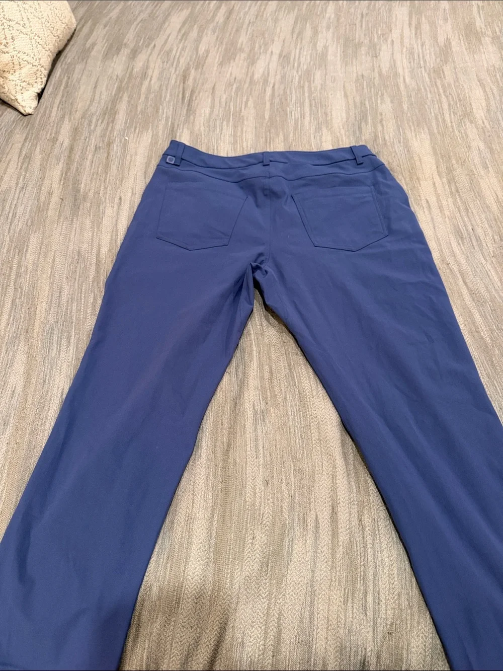 lululemon athletica Men's Chinos in Deep Blue